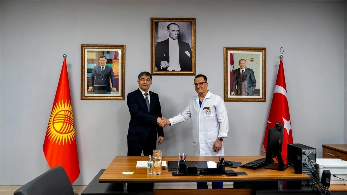 Kırgızistan Sağlık Bakanı Osmonov, Kırgız-Türk Dostluk Devlet Hastanesini ziyaret etti