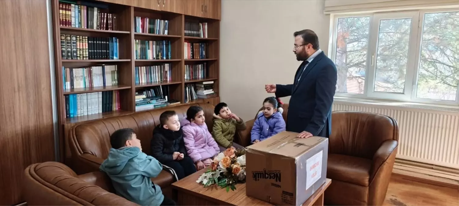 Kırıkkale\'de Kur\'an kursu öğrencileri yardım kolisi hazırladı