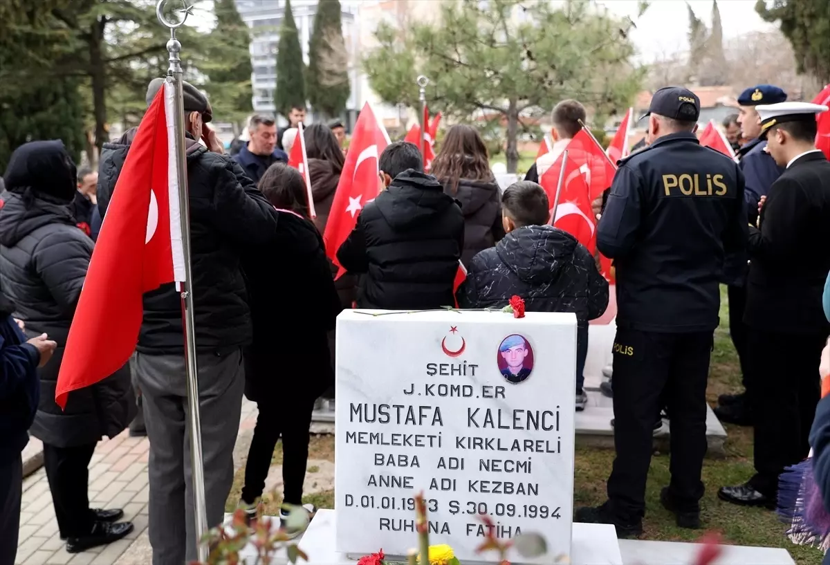 Kırklareli\'nde devlet korumasındaki çocuklar şehitliği ziyaret etti