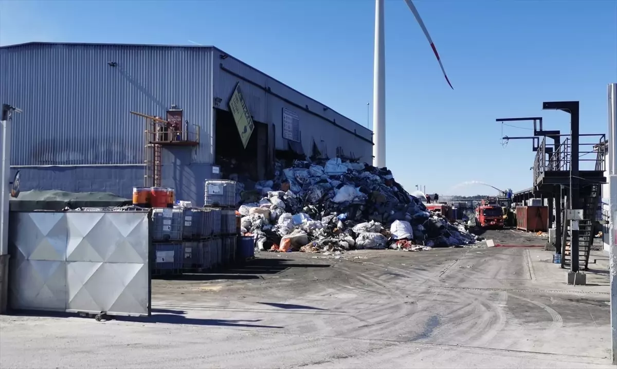 Lüleburgaz\'da Geri Dönüşüm Tesisinde Yangın