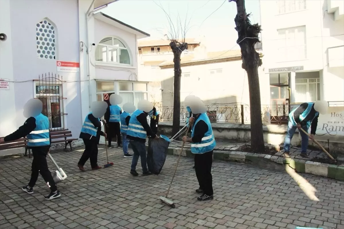 Kırklareli\'de Yükümlüler Camileri Temizledi
