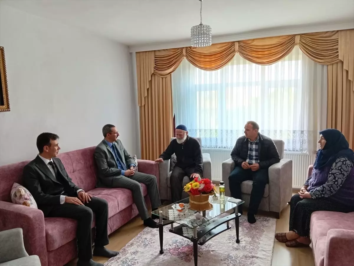Pınarhisar Kaymakamı Aile Ziyaretleri Gerçekleştirdi