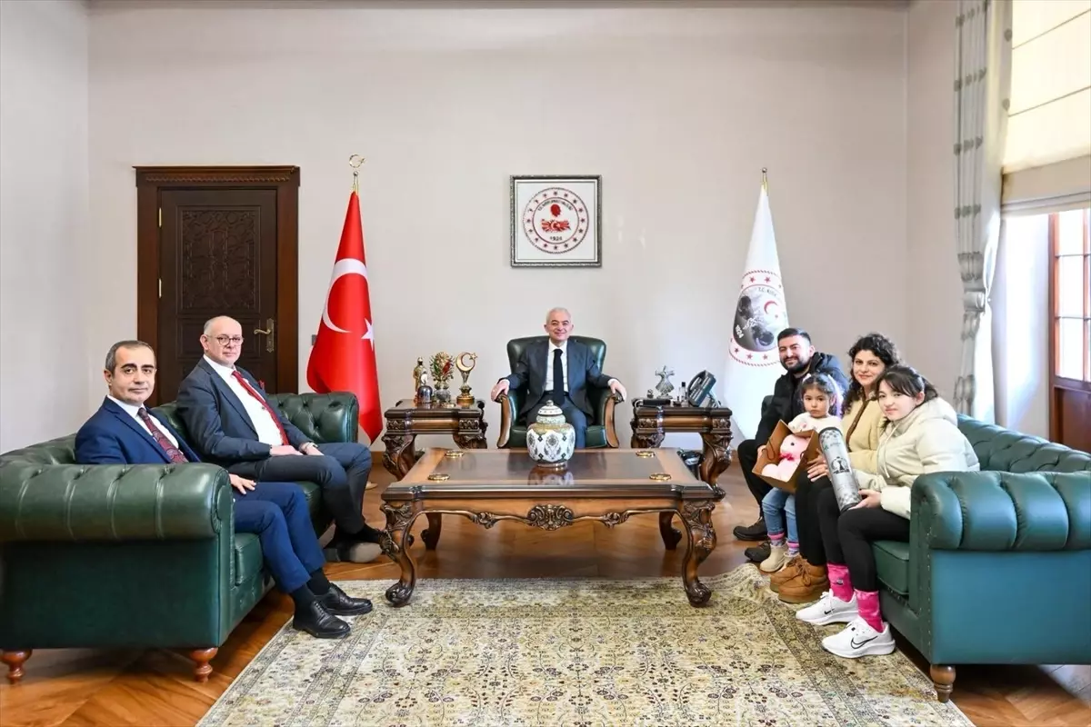 Vali Turan, Şampiyon Halterciyi Tebrik Etti