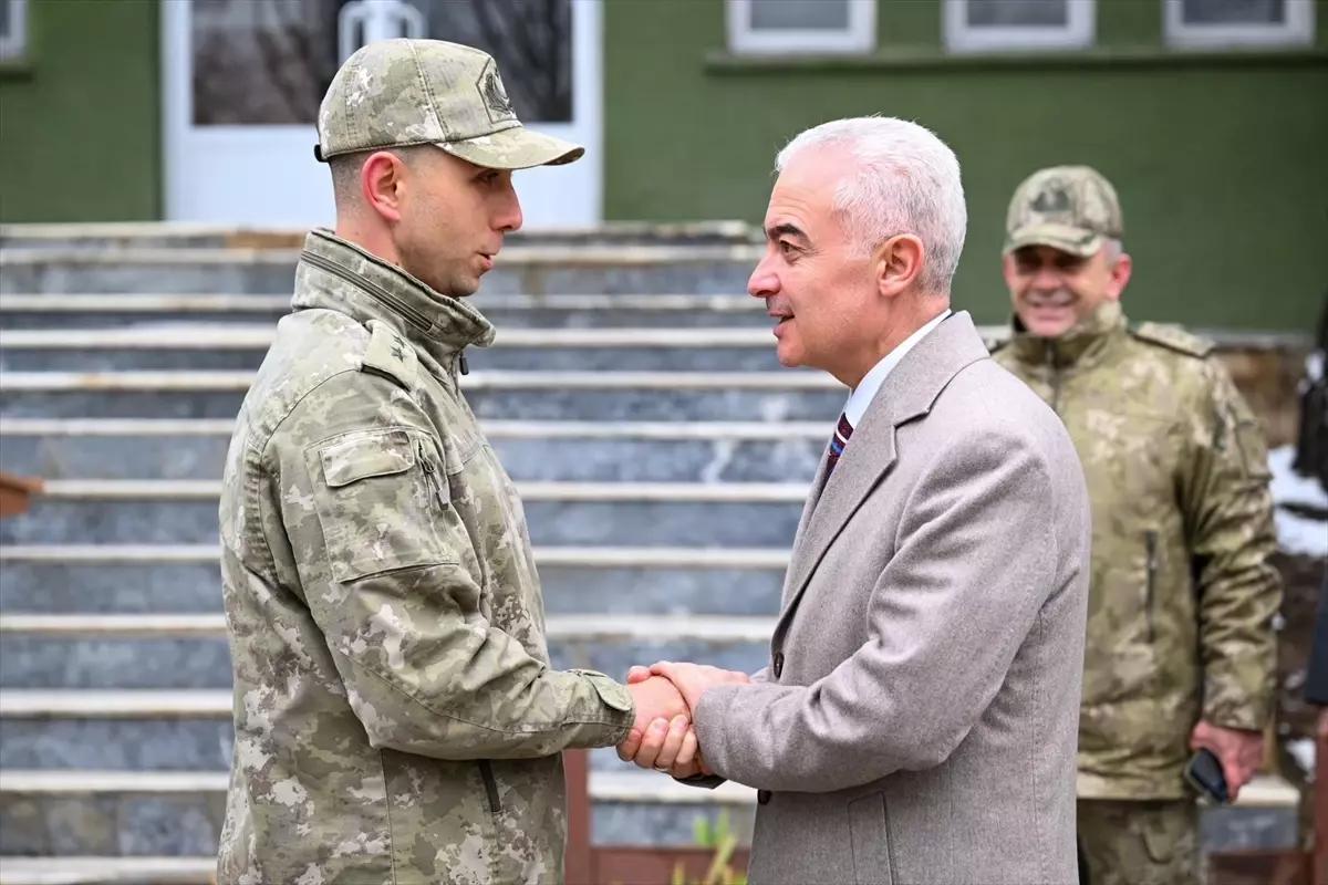 Vali Uğur Turan, Askerlerle Bayramlaştı