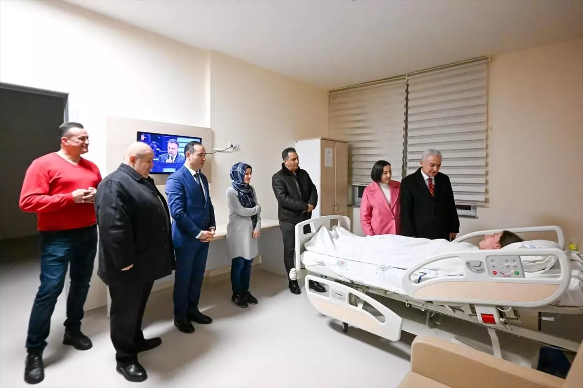 Vali Turan Hastaları Ziyaret Etti