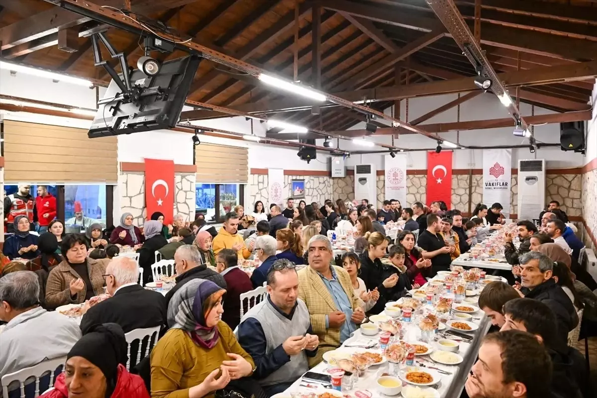 Vali Turan Huzurevi Sakinleriyle İftarda Buluştu