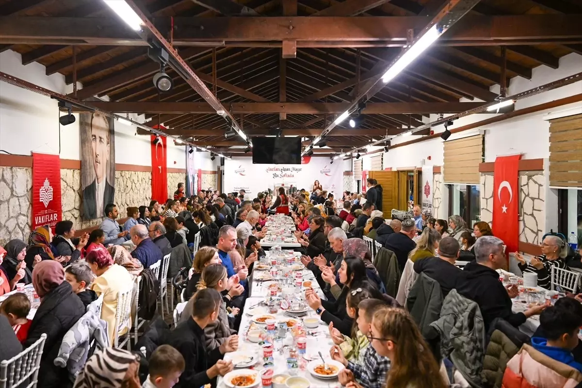 Vali Turan Koruyucu Ailelerle İftar Yaptı