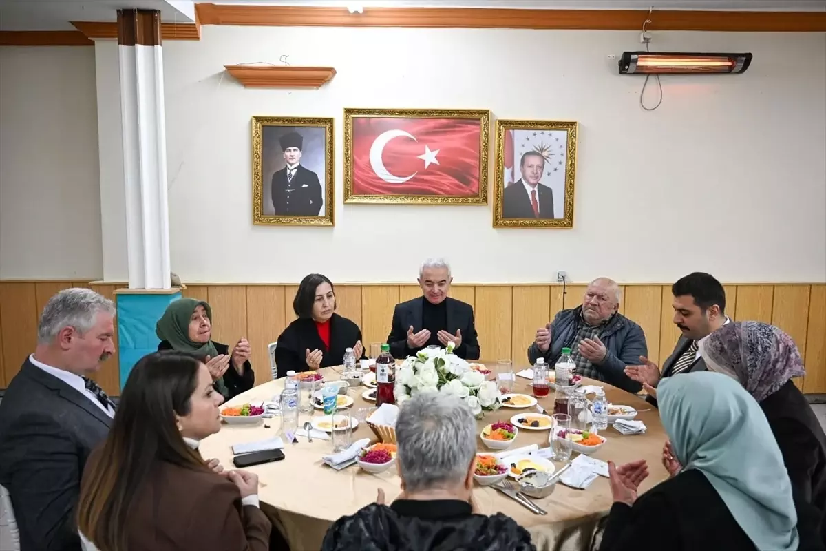 Kırklareli Valisi Turan, Pehlivanköy\'de şehit aileleri ve gaziler iftarda buluştu