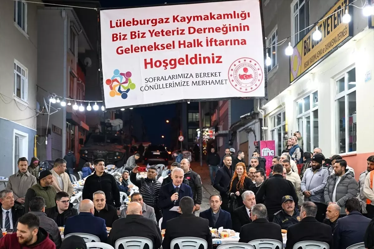 Vali Turan Roman Vatandaşlarla İftar Yaptı