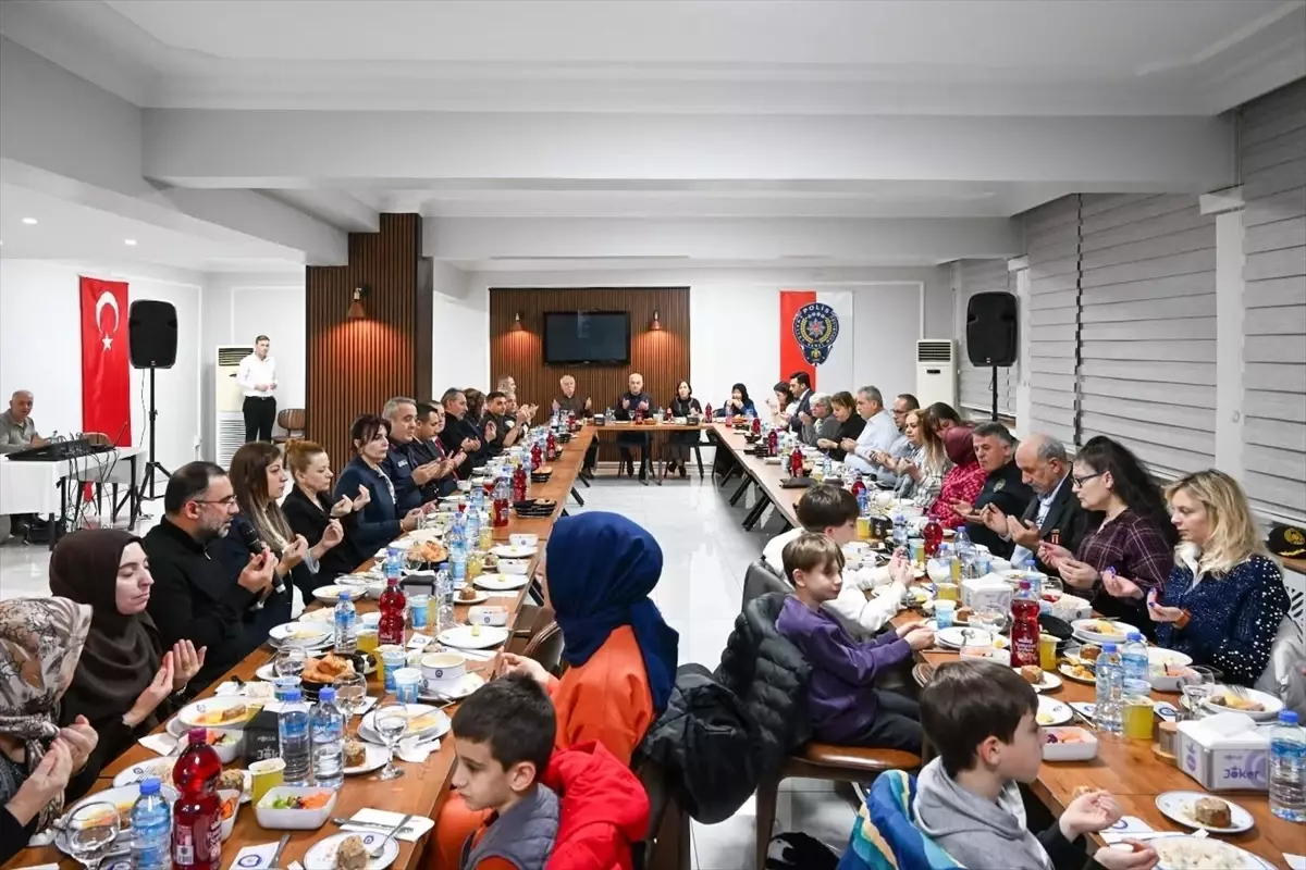Kırklareli Valisi Turan, şehit aileleri ve gazilerle iftarda buluştu
