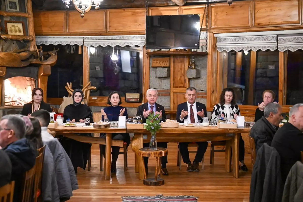 Kırklareli Valisi Turan, şehit aileleri ve gazilerle iftar yaptı