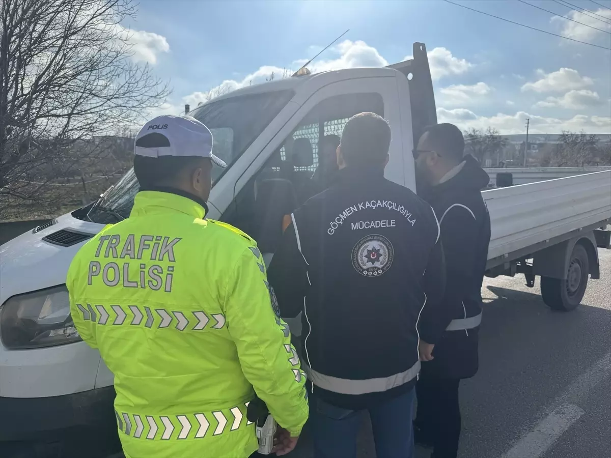 Kırşehir\'de 14 Düzensiz Göçmen Yakalandı