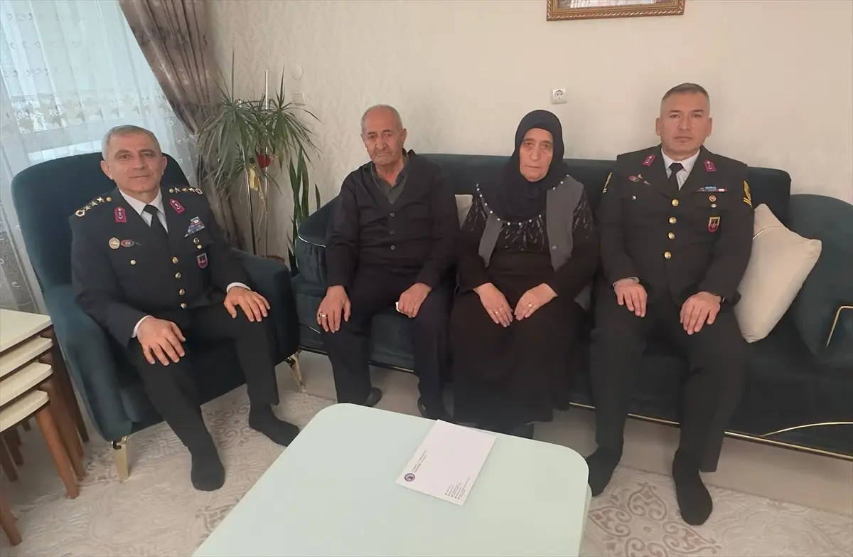 Jandarma Şehit Ailelerini Ziyaret Etti