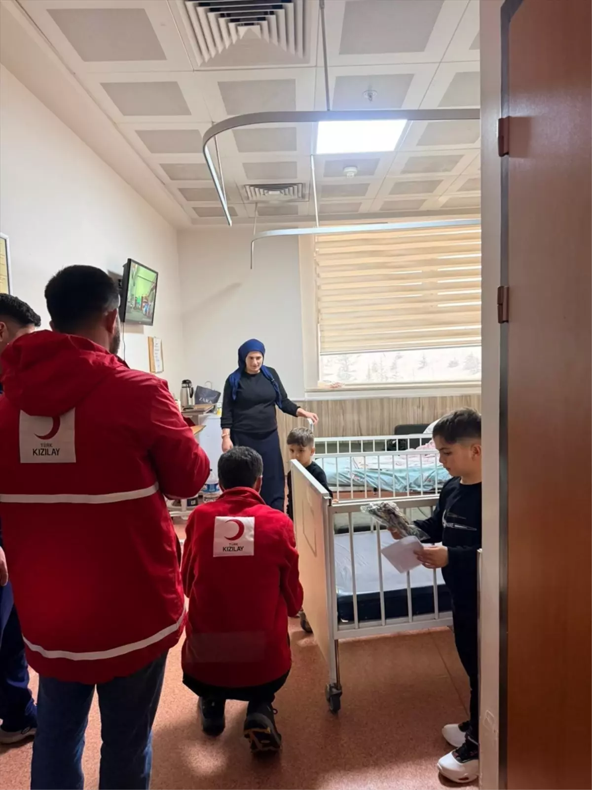 Kızılay\'dan Hastanede Bayram Ziyareti