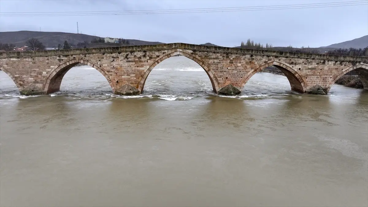 Kızılırmak\'ta Su Seviyesi Yükseldi