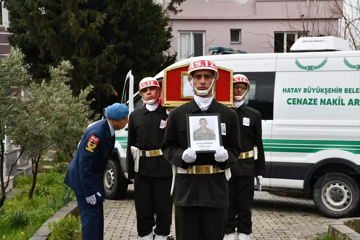Genç Asker Umut Budak Toprağa Verildi