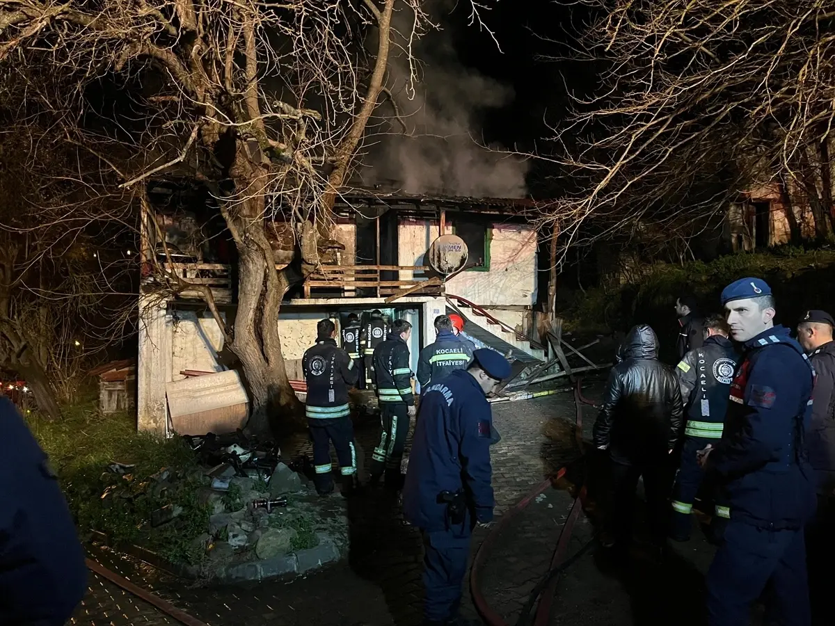 İzmit\'te Yangın: 1 Ölü