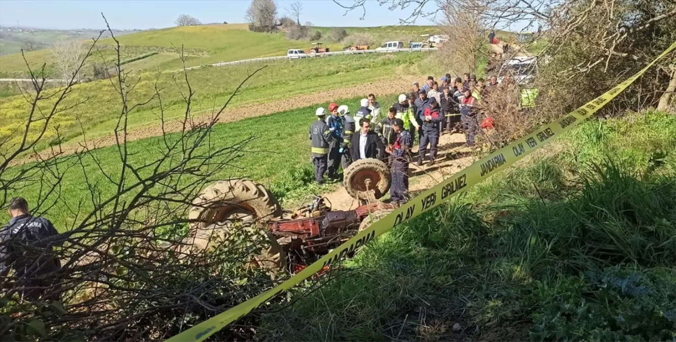 Kandıra\'da Traktör Devrildi, Sürücü Hayatını Kaybetti