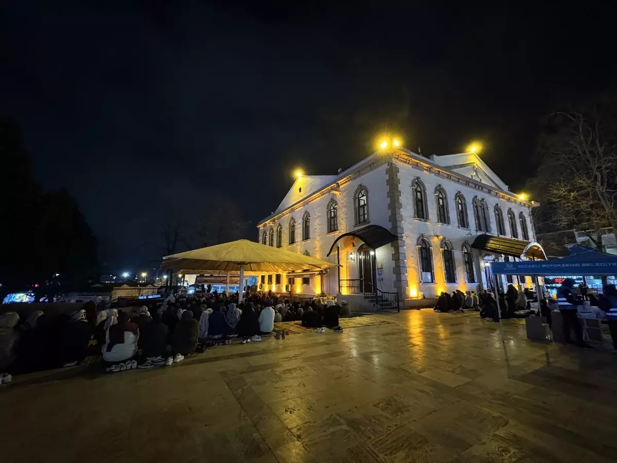 Kadir Gecesi Camilerde Coşkuyla İdrak Edildi