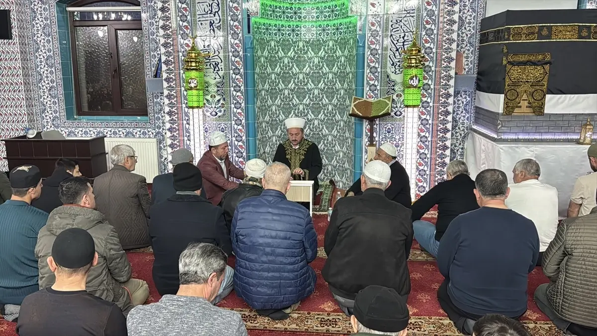 Kadir Gecesi Camiler Dolu