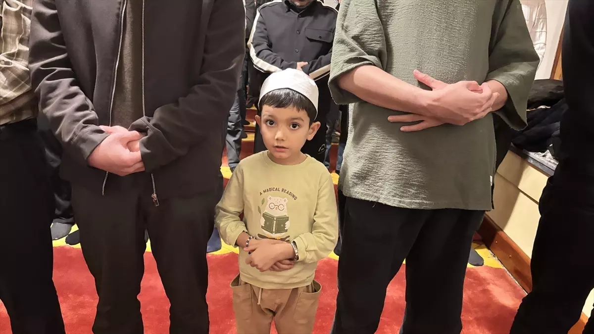 Ramazan\'a Merhaba: İlk Teravih Namazları Kılındı