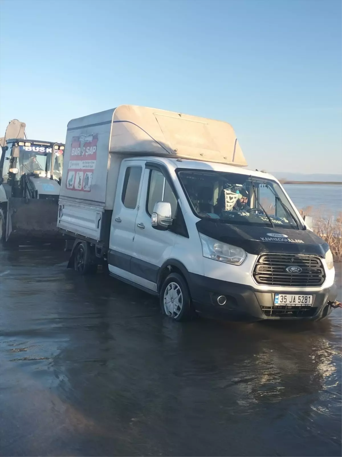 Çapraz Çayı Taşınca Ulaşım Kesildi