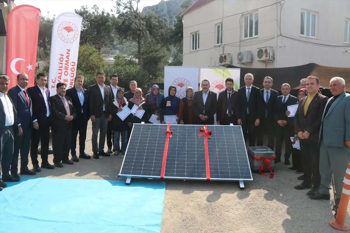 Kozan\'da Üreticilere Güneş Paneli Dağıtımı
