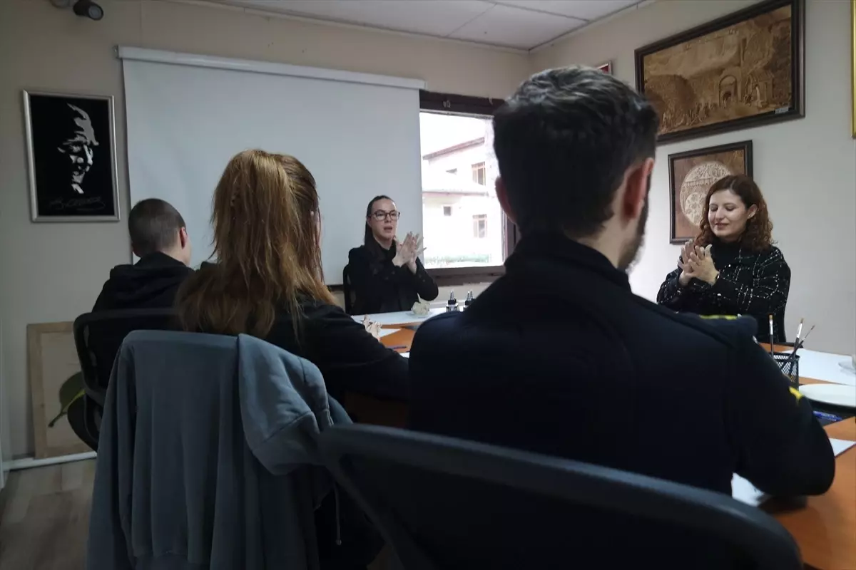 Bursa\'da Suça Karışan Çocuklara Sanatla Terapi