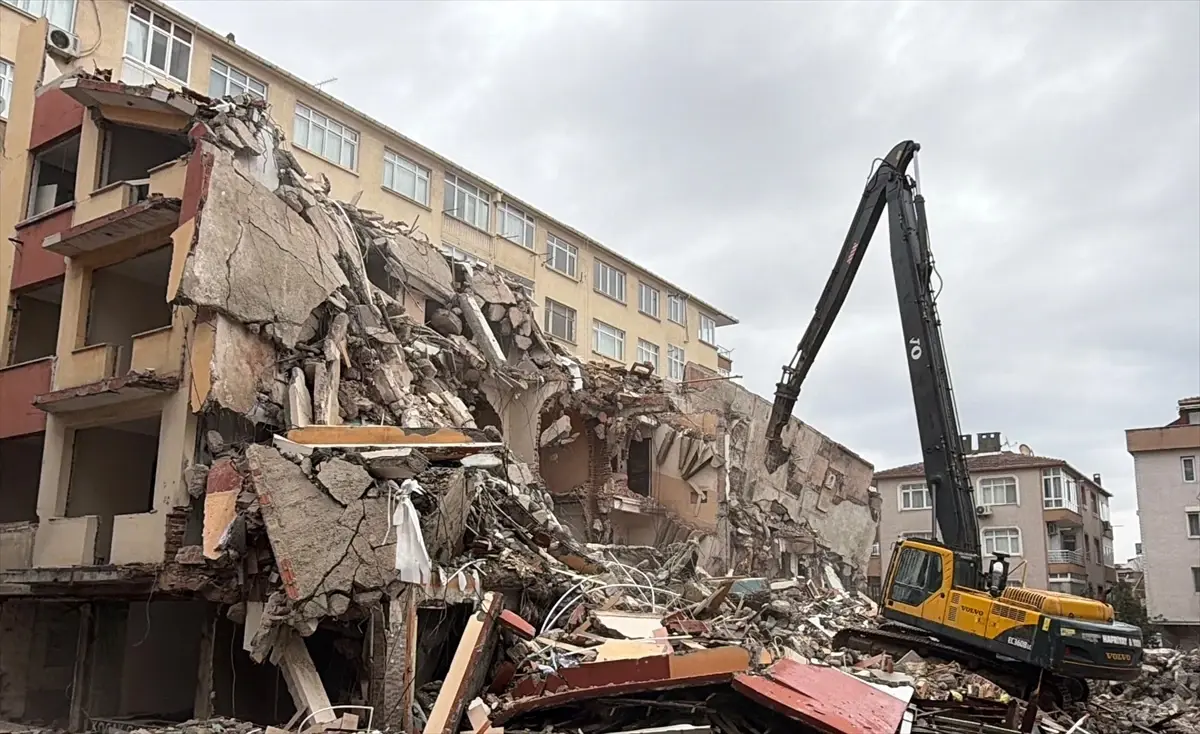 Küçükçekmece\'de Yıkım Felaketi!