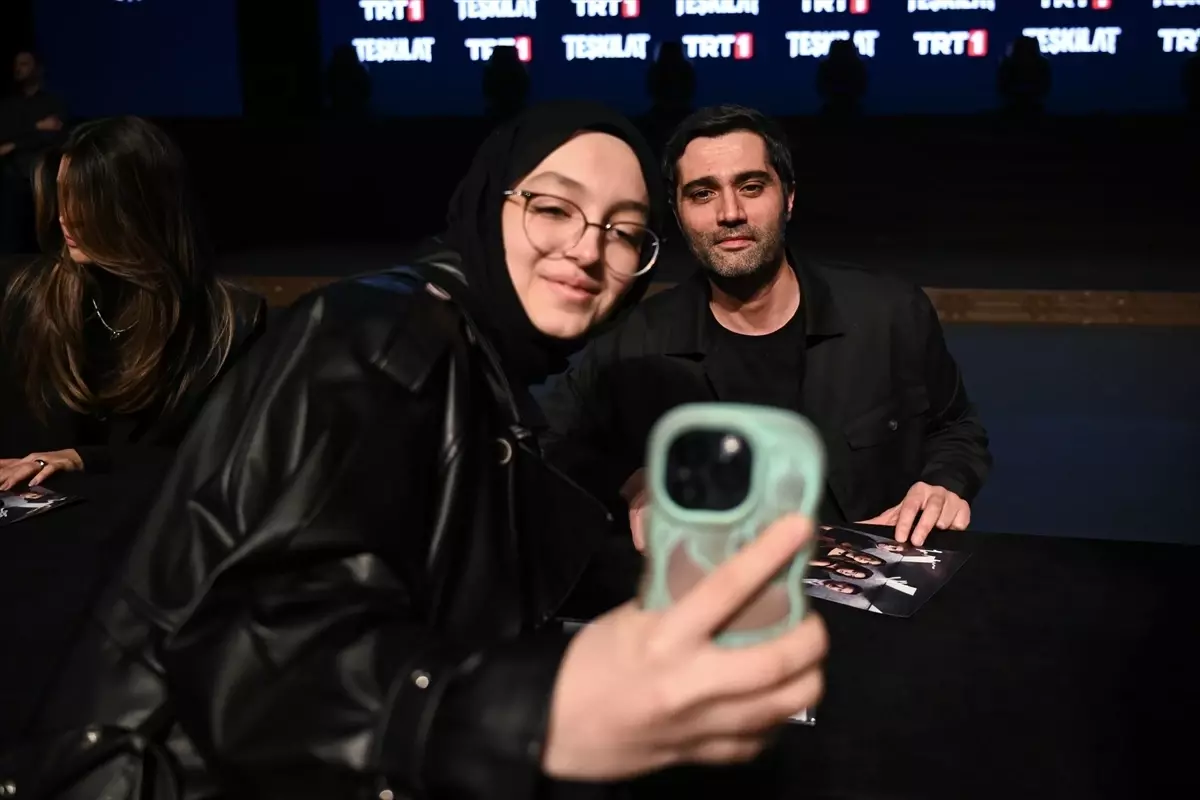 Teşkilat Oyuncuları Külliye\'de Bulundu