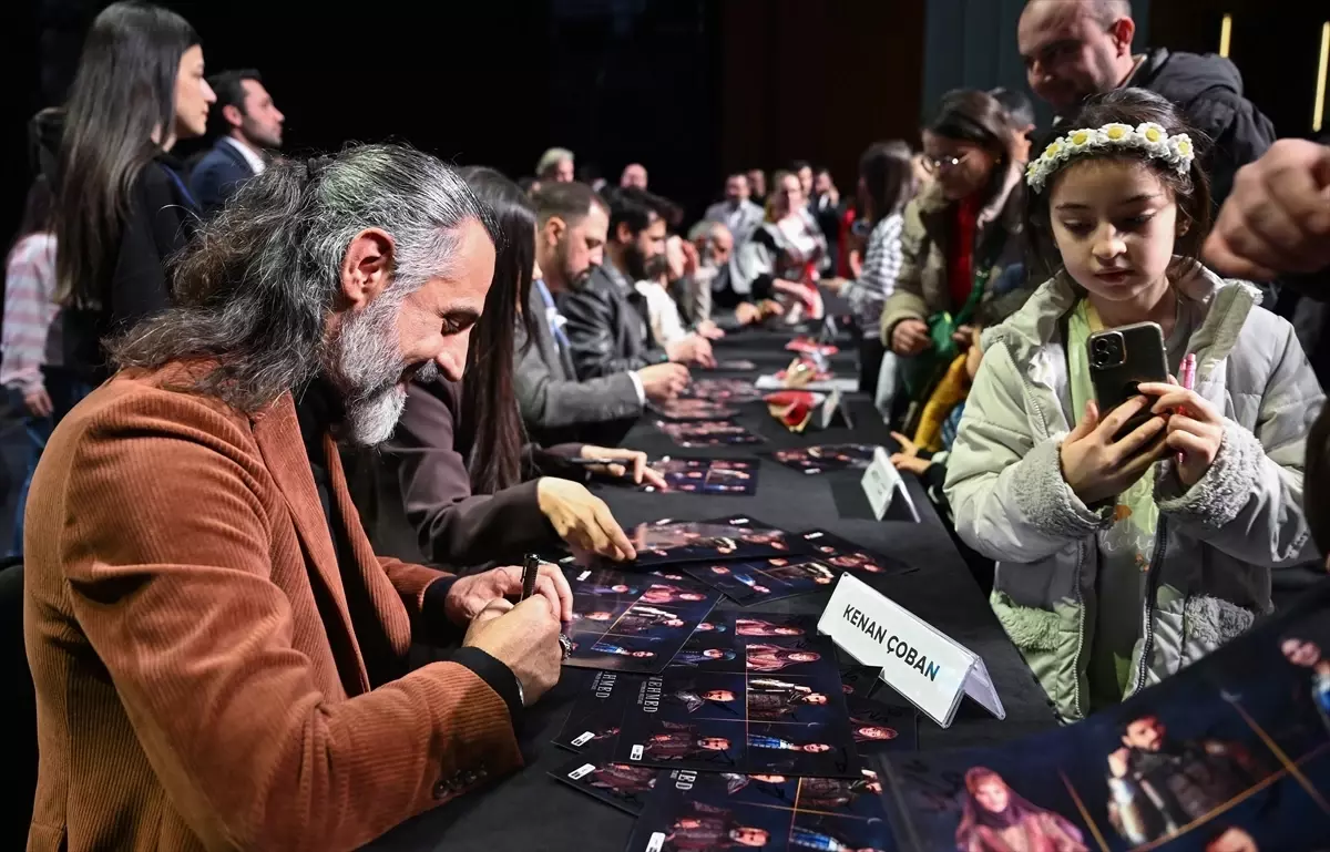 Külliye\'de Ramazan: Dizi Oyuncuları Hayranlarıyla Buluştu