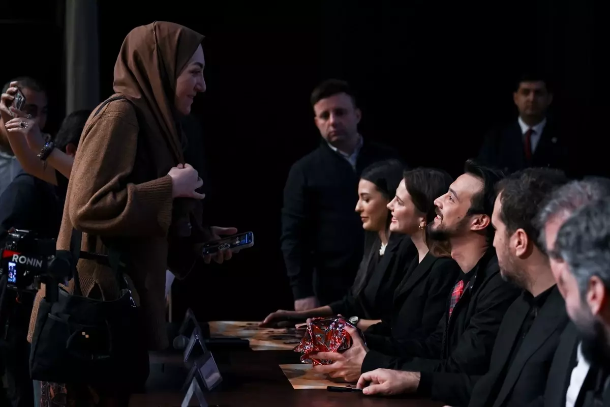 Kuruluş Orhan Oyuncuları Külliye\'de Buluştu