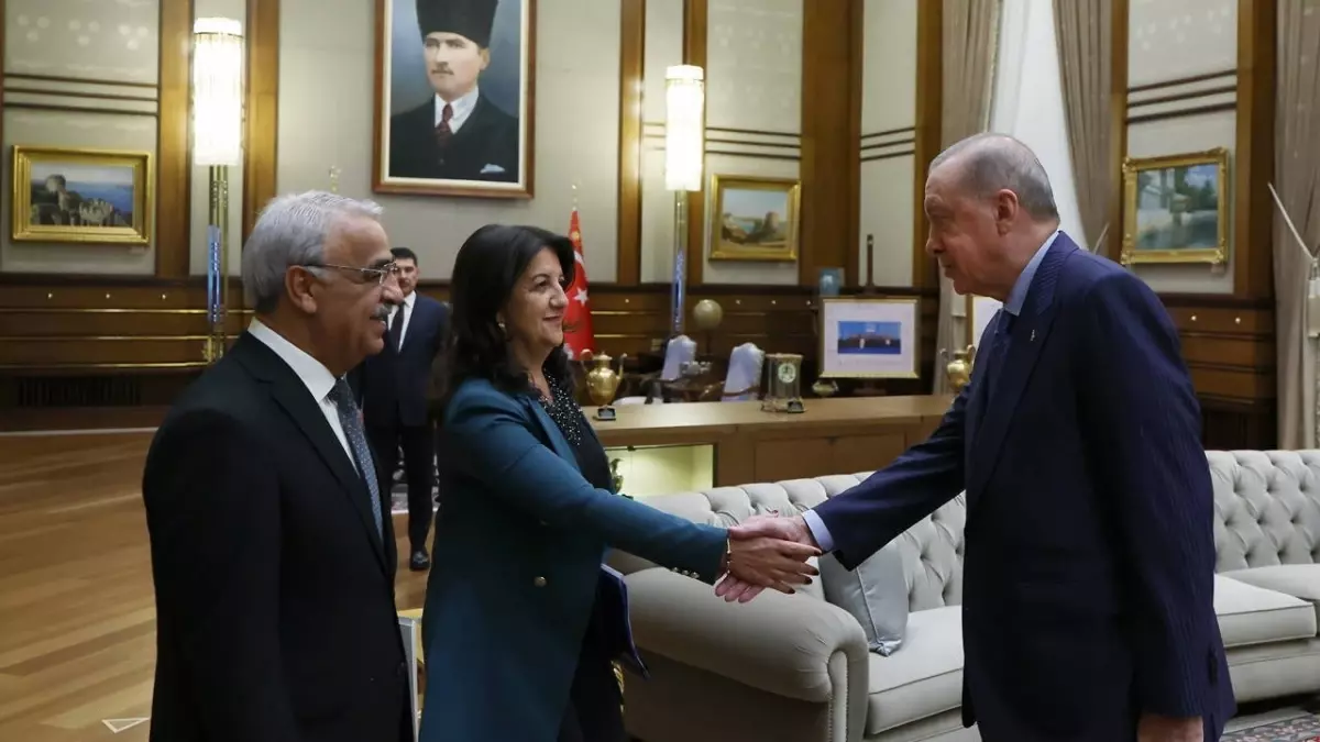 Külliye\'de Terörsüz Türkiye zirvesi! Erdoğan DEM Parti heyetini kabul etti