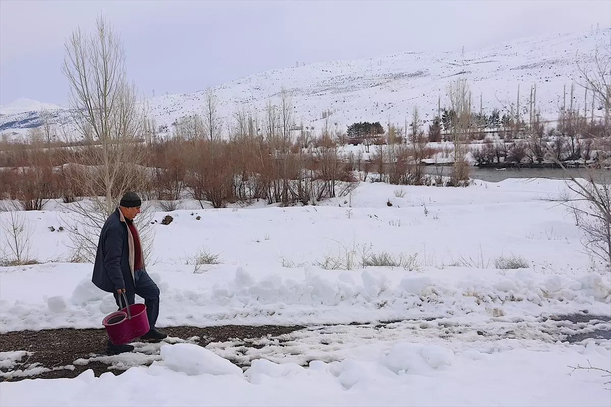 Ahmet Özbek\'in Kuşlara Yardımı