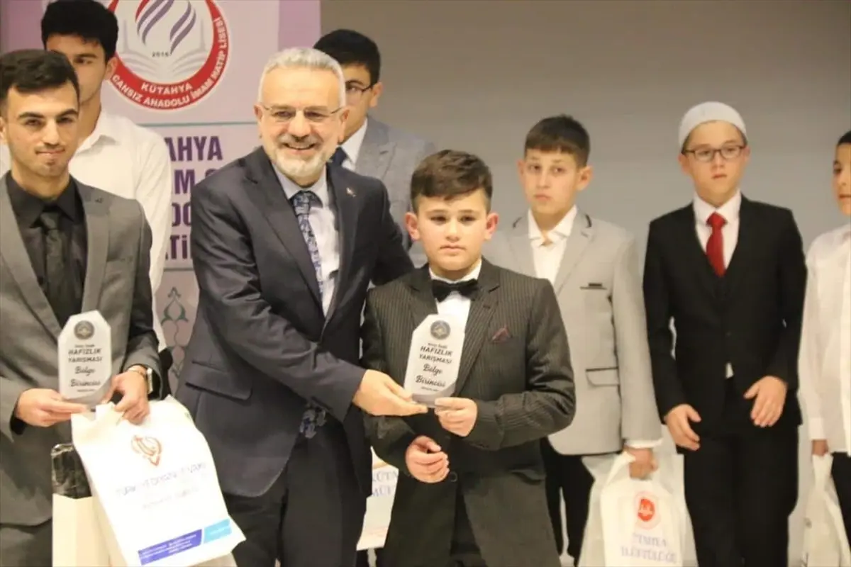 Kütahya\'da Genç Sada Hafızlık Yarışması bölge finalleri yapıldı