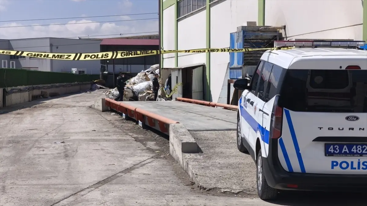 Kütahya\'da Geri Dönüşüm Tesisinde İşçi Hayatını Kaybetti