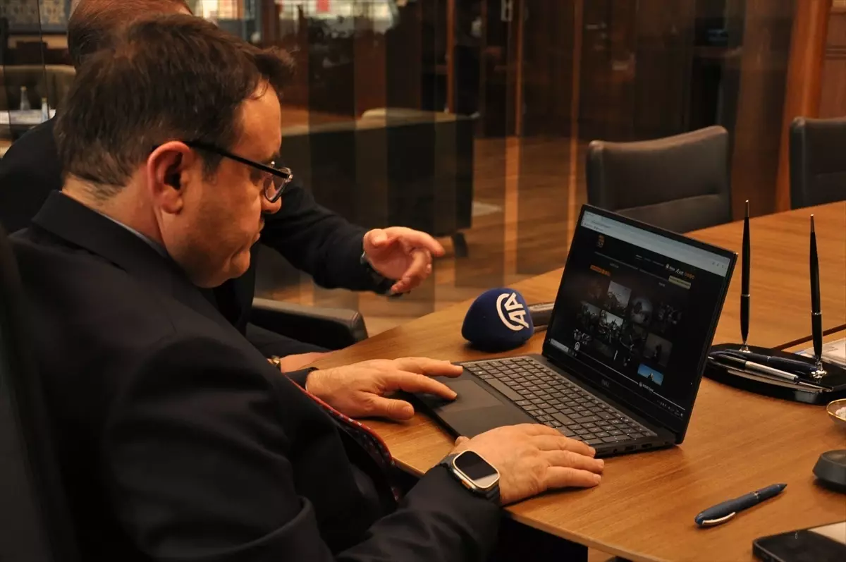 Vali Işın, \'Yılın Kareleri\' Oylamasına Katıldı