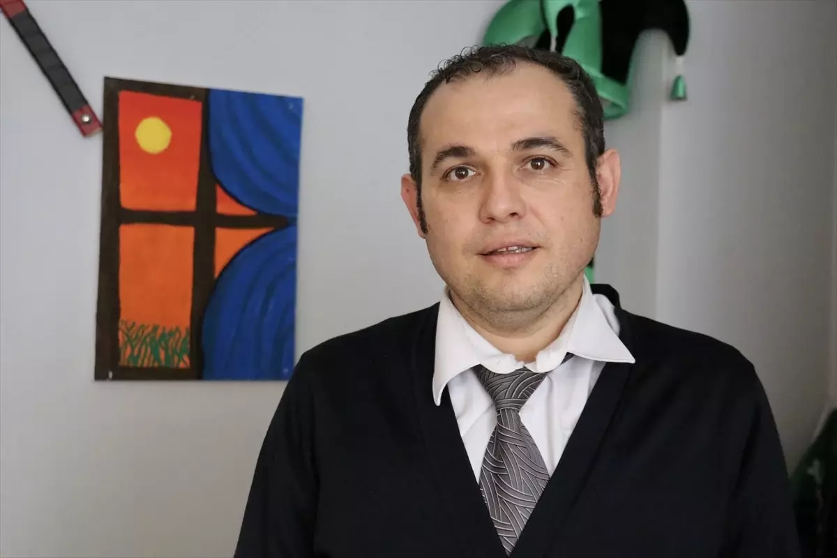 LGS\'ye hazırlanan Eymen, sınav kaygısını resimle hafifletiyor