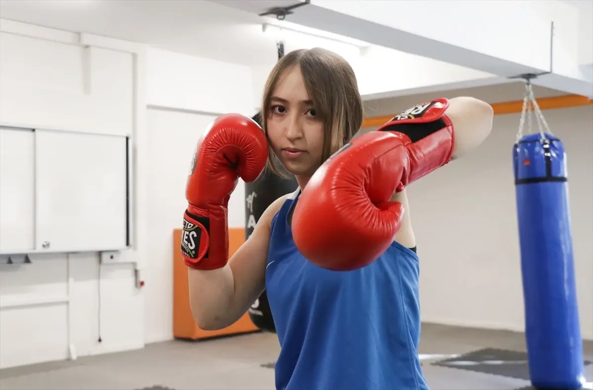 Lösemiyi Yenen Elif\'in Boks Başarısı