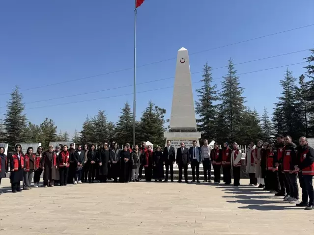 Malatya’da devlet korumasındaki çocuklar şehitliği ziyaret etti