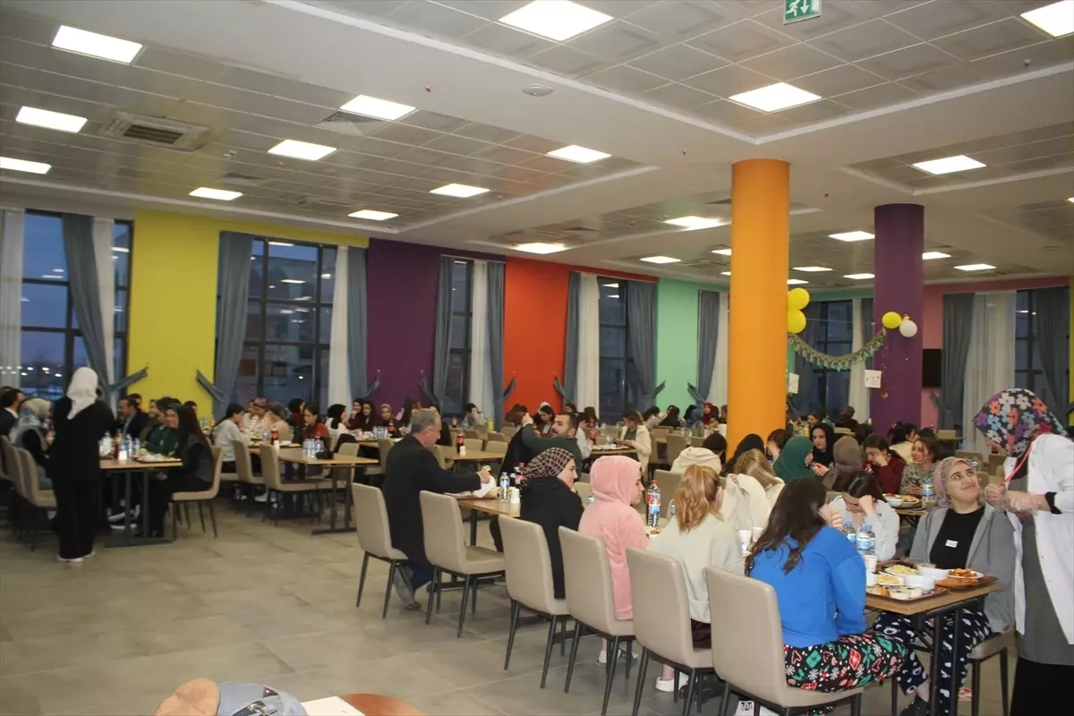 Malazgirt\'te Öğrencilere İftar Düzenlendi