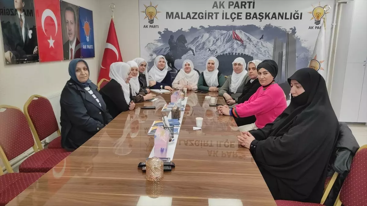 Kadın Kolları\'ndan Akgün\'e Destek