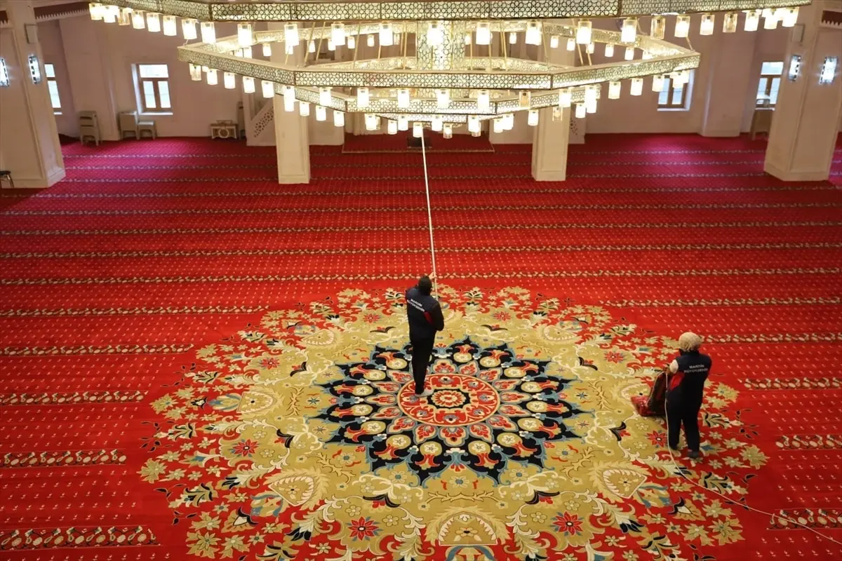 Mardin\'de Ramazan Öncesi İbadethane Temizliği