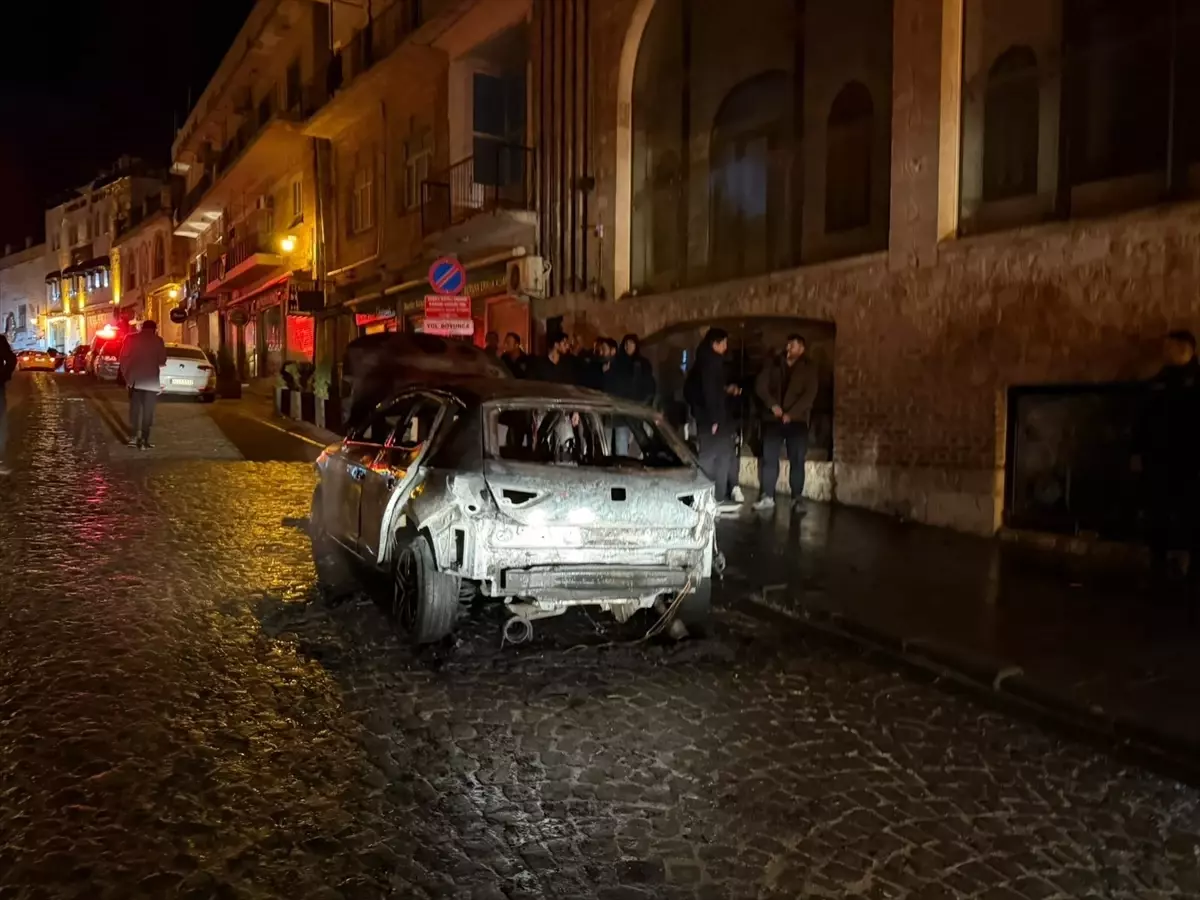 Artuklu\'da Otomobil Yandı