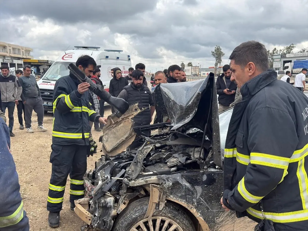 Kızıltepe\'de Takla Atan Araçta Sürücü Yaralandı