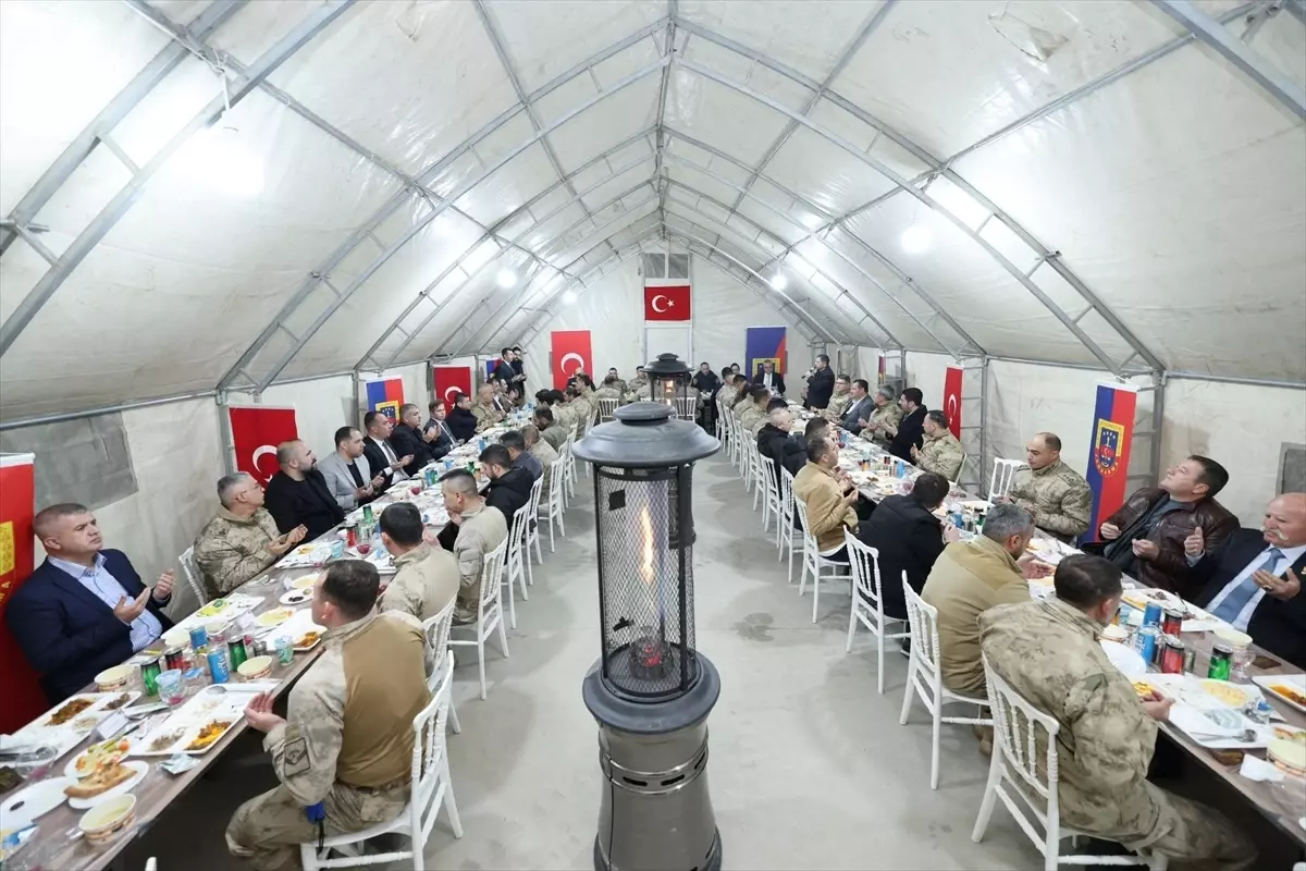 Vali Akkoyun, Nusaybin\'de Güvenlik Güçleriyle İftarda Buluştu