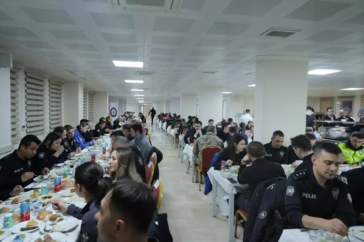 Vali Akkoyun\'dan Özel Harekat Polislerine İftar