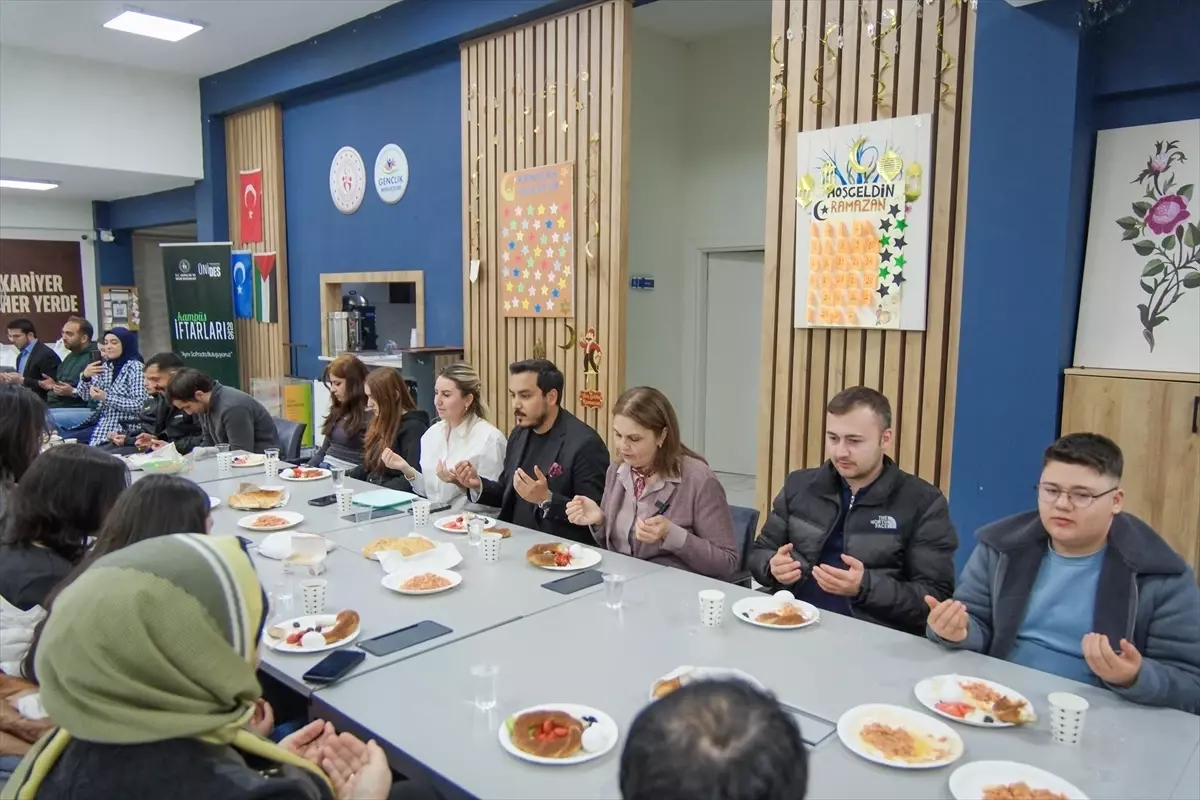 Edirne\'de Üniversite Öğrencileriyle Sahur