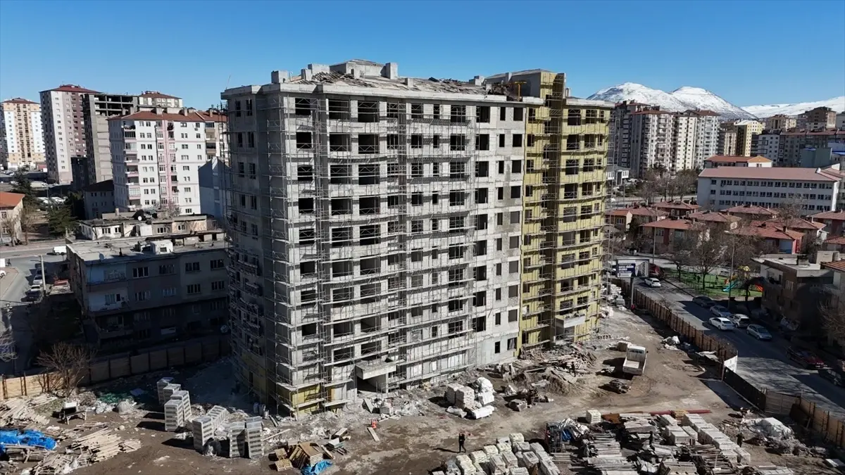 Aydınlıkevler\'de Kentsel Dönüşüm Devam Ediyor