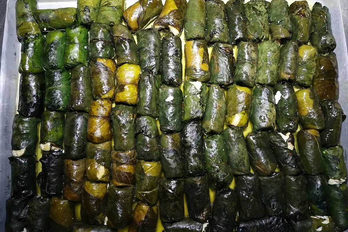 Bayburt\'un Lor Dolması: Özel Günlerin Lezzeti